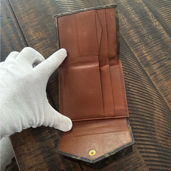 Louis Vuitton
Vintage 1988 Elise Wallet - Picture 8 of 16